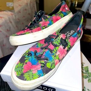 FLORAL SPERRY